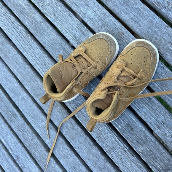 Jordan Retro 1 Mid BP Golden Harvest/Sail‎ Youth Size 8C - Picture 2 of 8